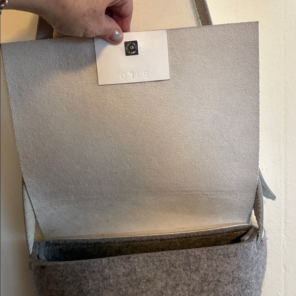 Stylish White and Gray Crossbody Bag - Picture 6 of 8